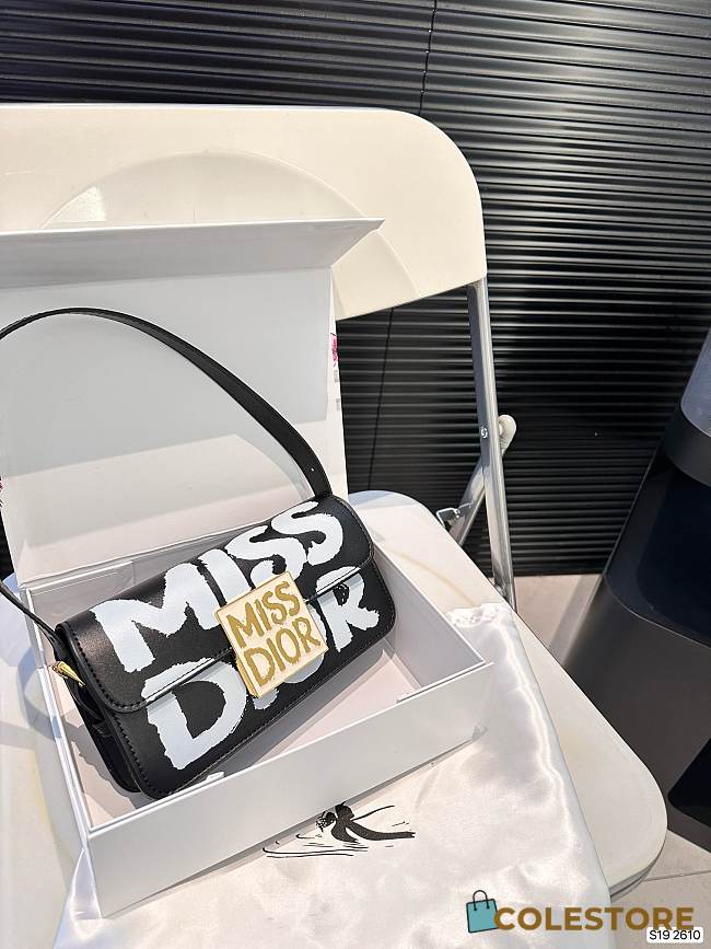 Dior Miss Dior White Graffiti Black 22 x 11.5 cm - 1