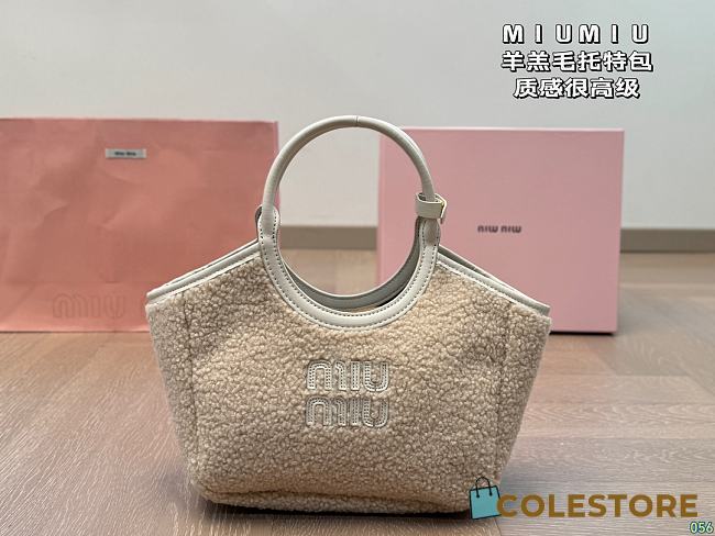 MiuMiu Fur Ivy Tote Beige 23 x 16 cm - 1