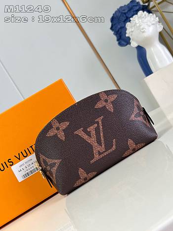 Louis Vuitton Pochette Cosmétique Monogram Trianon 19 x 12 x 6 cm