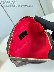 Louis Vuitton Pochette Cosmétique Monogram Trianon 19 x 12 x 6 cm - 5