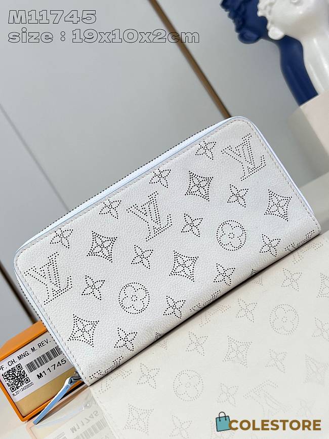 Louis Vuitton Wallet Mahina Monogram Empreinte White Blue 19 x 10 x 2 cm  - 1