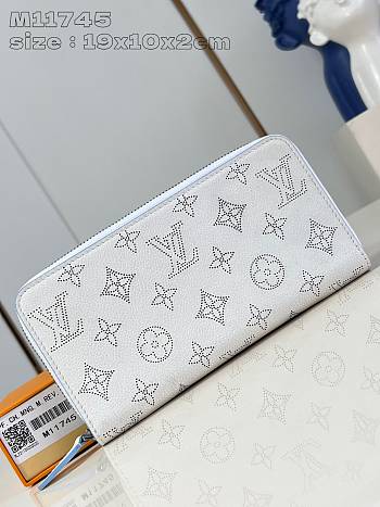 Louis Vuitton Wallet Mahina Monogram Empreinte White Blue 19 x 10 x 2 cm 