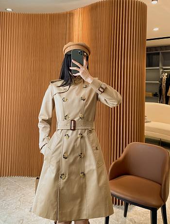Burberry Heritage Trench Beige 02