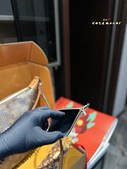 Louis Vuitton Loop Hobo Monogram 31 x 24 cm - 2