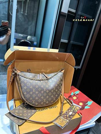Louis Vuitton Loop Hobo Monogram 31 x 24 cm