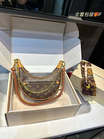 Louis Vuitton Loop 23 x 12 cm