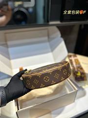 Louis Vuitton Loop 23 x 12 cm - 2