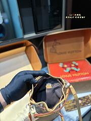 Louis Vuitton Bucket Bag Nano 13 x 16 cm   - 6
