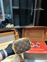 Louis Vuitton Bucket Bag Nano 13 x 16 cm   - 4
