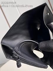 Louis Vuitton Monogram Shadow Black 11 cm - 5