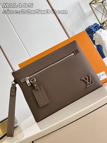 Louis Vuitton Aerogram Brown 22 x 5 x 30 cm