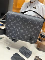 Louis Vuitton District PM 26 x 23 x 7 cm - 5