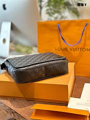 Louis Vuitton District PM Black 26 x 23 x 7 cm - 6