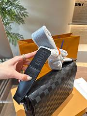 Louis Vuitton District PM Black 26 x 23 x 7 cm - 4