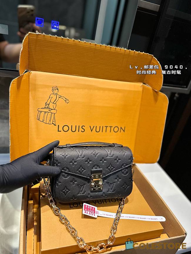 Louis Vuitton Pochette Metis East West Mini Black 21 x 14 cm  - 1