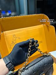 Louis Vuitton Pochette Metis East West Mini Black 21 x 14 cm  - 2