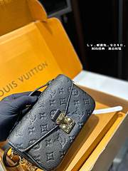 Louis Vuitton Pochette Metis East West Mini Black 21 x 14 cm  - 3
