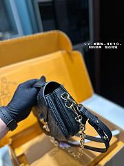 Louis Vuitton Pochette Metis East West Mini Black 21 x 14 cm  - 4