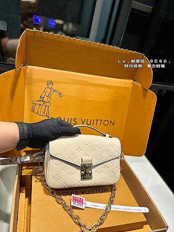 Louis Vuitton Pochette Metis East West Mini Yellow 21 x 14 cm