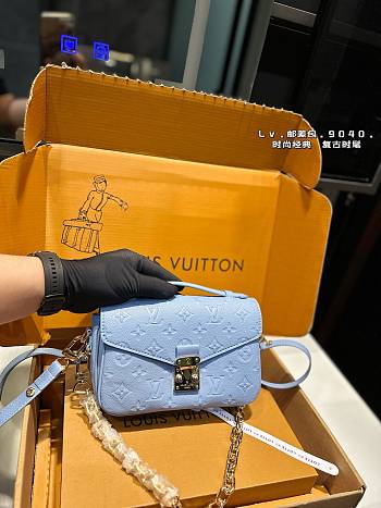 Louis Vuitton Pochette Metis East West Mini Blue 21 x 14 cm 