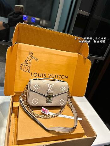 Louis Vuitton Pochette Metis East West Mini Brown 21 x 14 cm
