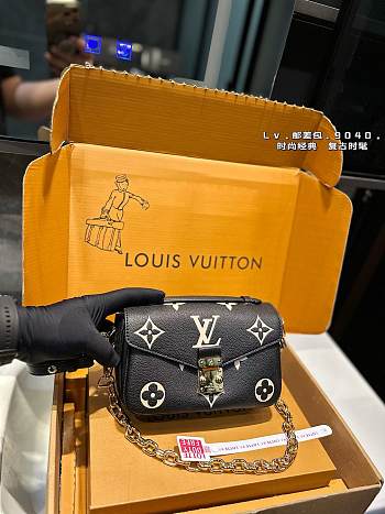 Louis Vuitton Pochette Metis East West Mini Black And Beige 21 x 14 cm