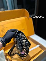 Louis Vuitton Pochette Metis East West Mini Black And Beige 21 x 14 cm - 6