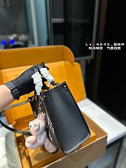 Louis Vuitton On The Go Black 25 x 20 cm - 5