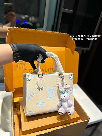 Louis Vuitton On The Go Yellow With Blue 25 x 20 cm