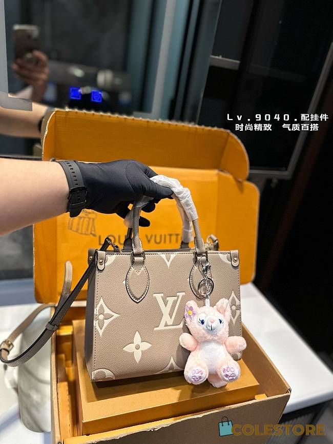 Louis Vuitton On The Go Beige With Brown 25 x 20 cm  - 1