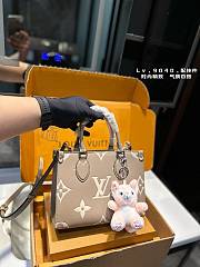 Louis Vuitton On The Go Beige With Brown 25 x 20 cm  - 1