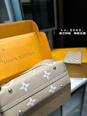 Louis Vuitton Carry All Brown With Yellow 29 x 24 cm - 4