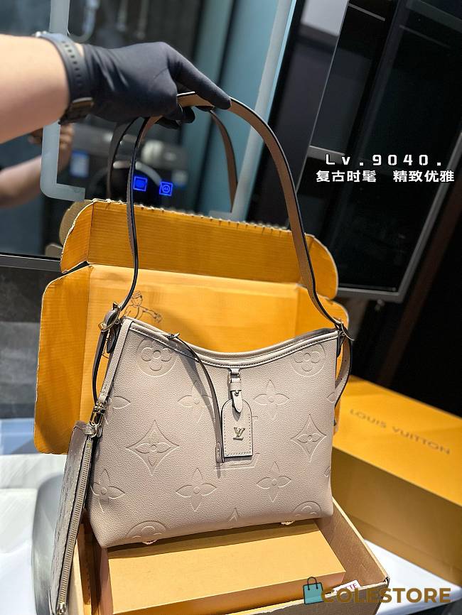 Louis Vuitton Carry All Brown 25 x 20 cm  - 1