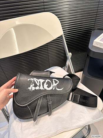 Dior Sac Saddle Dior and Peter Doig Cuir de veau grainé Noir - Homme 25 x 19 cm