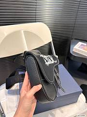 Dior Sac Saddle Dior and Peter Doig Cuir de veau grainé Noir - Homme 25 x 19 cm - 6