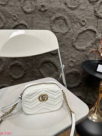 Gucci GG Marmont Small Top Handle Bag White 18 x 13 cm 
