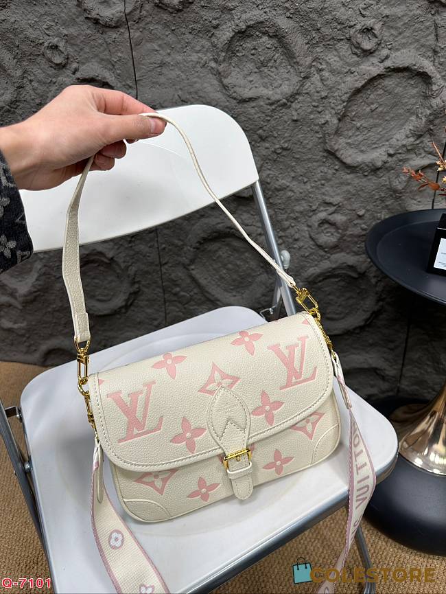 Louis Vuitton Diane White 25 x 16 cm  - 1