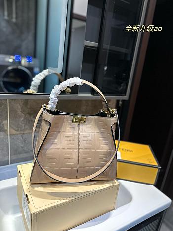 Fendi Peekaboo Beige 30 x 25 cm