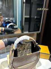 Fendi Peekaboo Beige 30 x 25 cm - 5