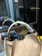 Fendi Peekaboo Beige 30 x 25 cm - 2