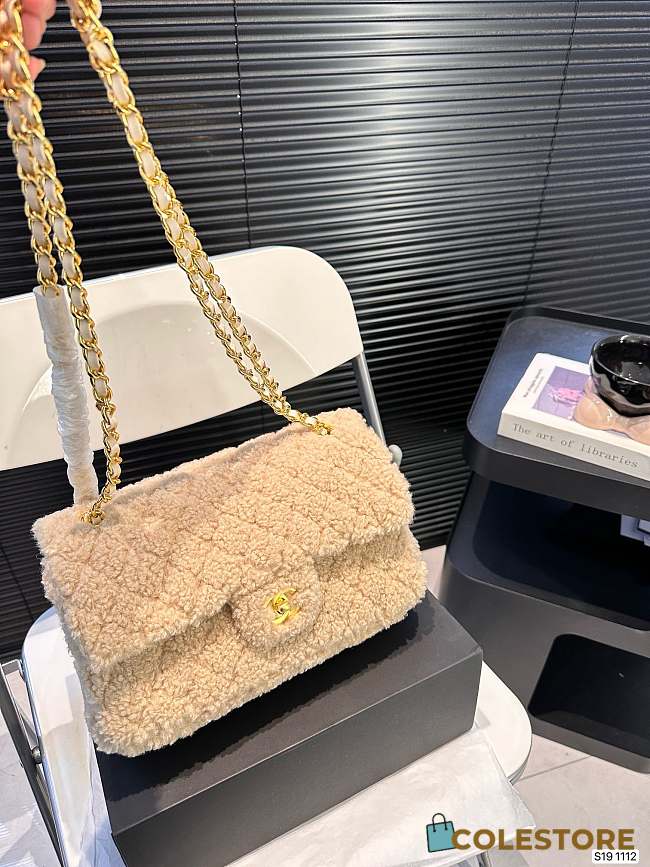 Chanel Classic Flap Bag Fur Light Beige 26 x 17 cm - 1