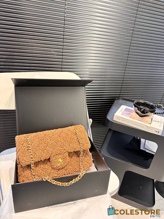 Chanel Classic Flap Bag Fur Brown 26 x 17 cm - 1