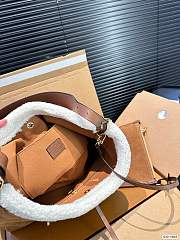 Louis Vuitton Carry All Fur Brown 30 x 25 cm - 6