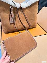 Louis Vuitton Carry All Fur Brown 30 x 25 cm - 4