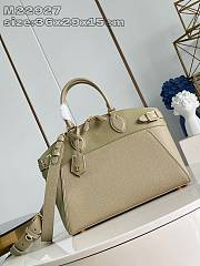Louis Vuitton Lock It MM 36 x 29 x 17 cm - 1