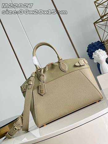 Louis Vuitton Lock It MM 36 x 29 x 17 cm