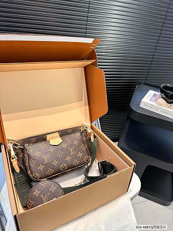 Louis Vuitton Multi Pochette Monogram 24 x 13 cm