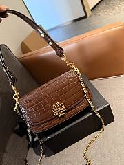 Colestore Tory Burch Kira Chevron Bag Brown 22 x 12 cm - 1