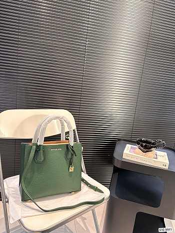 Colestore Michael Kors Mercer Medium Bag Green 26 x 22 cm