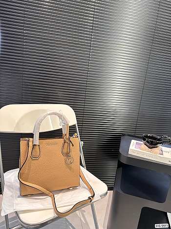 Colestore Michael Kors Mercer Medium Bag Brown 26 x 22 cm